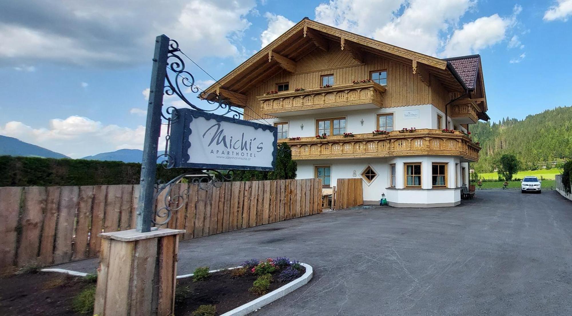 Michis Aparthotel Flachau Bagian luar foto